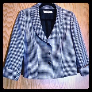 Tahari blazer size 4
